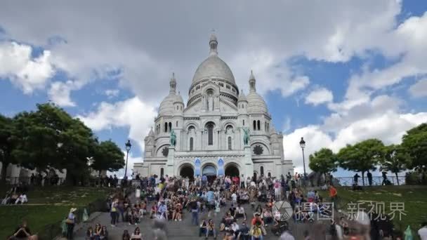 Tourists on the steps of Basilique du Sacre-Coeur