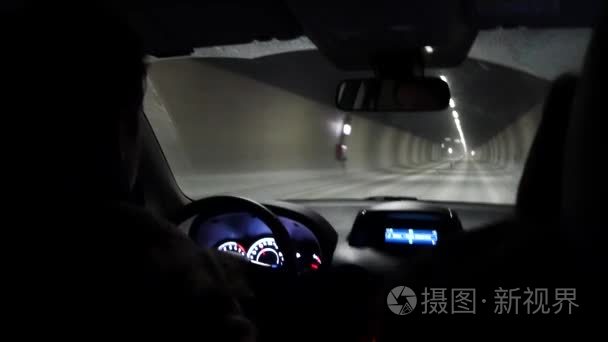 汽车行驶在隧道内的过氧化值视频