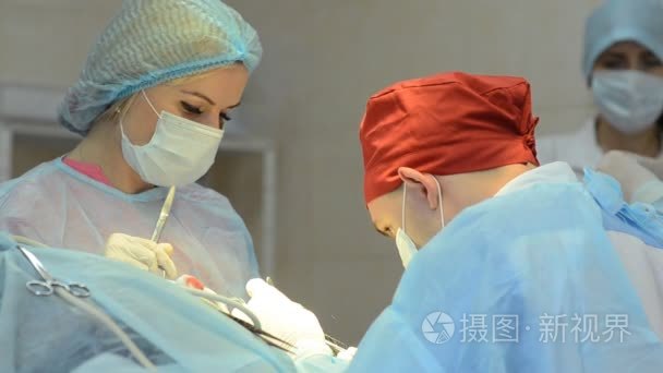 外科医生团队的运作与病人视频
