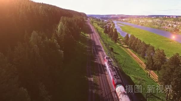 火车和油箱的鸟瞰图视频