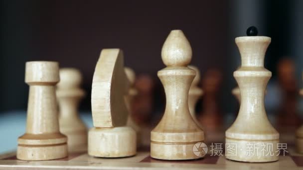 棋盘和国际象棋碎片在里面视频