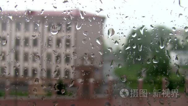 雨天，雨水落在窗口，阴雨的天气，雨背景