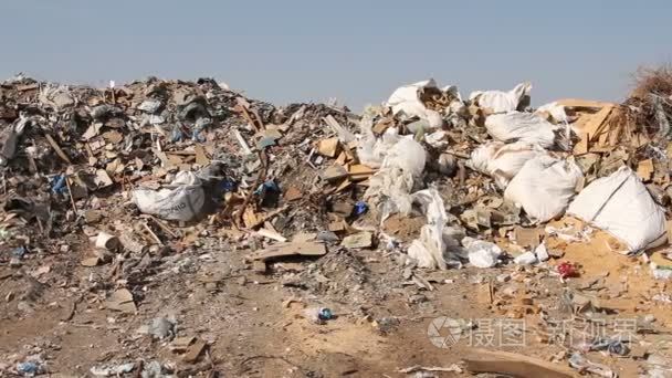 大型生活垃圾倾倒废物视频