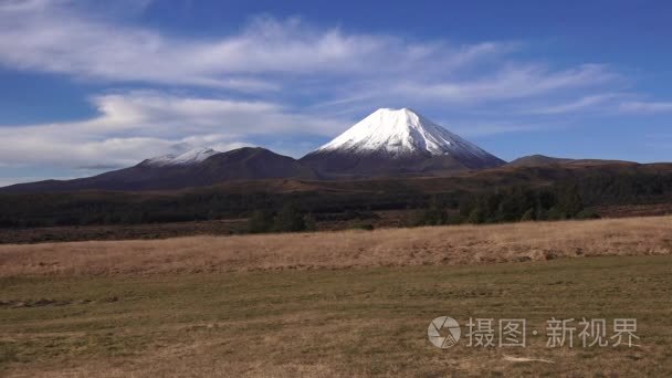 雪的山北岛的风景视频