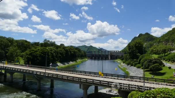 桂河大桥的桥过河视频
