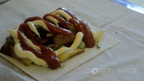 准备烤肉串的土耳其美食视频