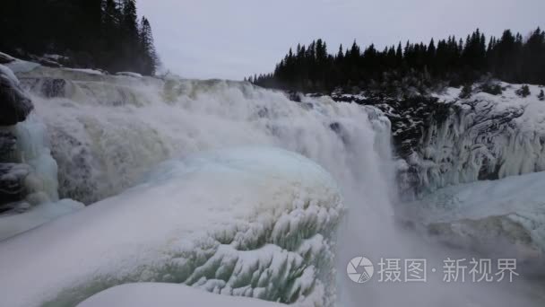 瑞典泰恩急流瀑布冬天视频