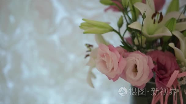 玫瑰和百合花的香味视频