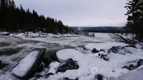 瑞典泰恩急流瀑布冬天视频