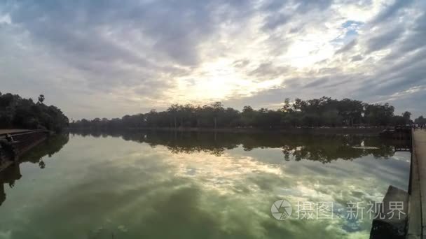 水牛城湖落日的绚丽色彩视频