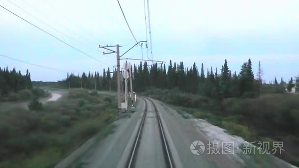 从汽车的最后一个窗口的铁路视频