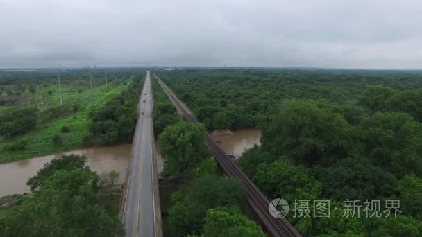 丹顿溪洪水视频