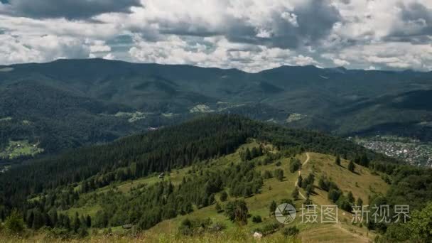 喀尔巴阡山脉静态游戏中时光倒流，4 k 游戏中时光倒流，夏天时间流逝在喀尔巴阡山脉，4 k 游戏中时光倒流