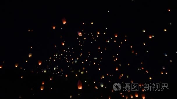 中国灯笼升向天空视频