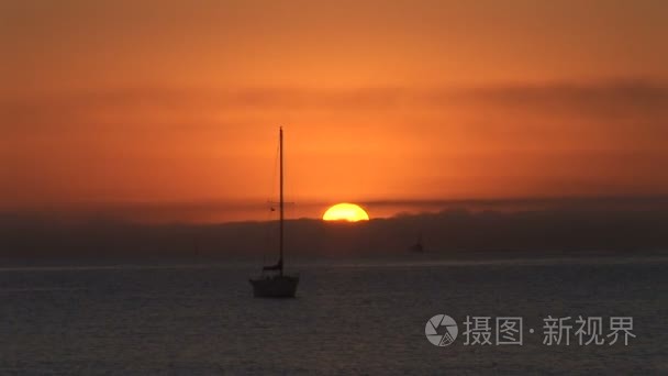 船在海上日出视频