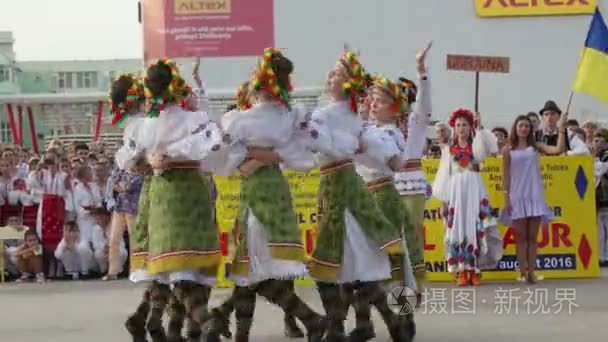 在国际民俗节乌克兰传统舞蹈视频