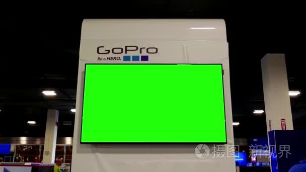 显示 gopro 出售物品与绿屏电视里面最好的买店视频