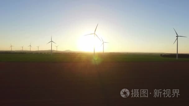 风电厂在夕阳光