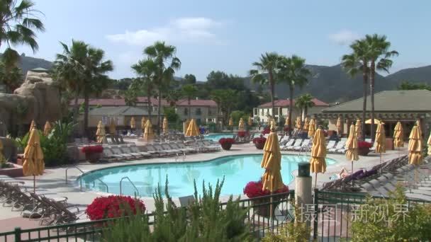 在圣地亚哥的度假村游泳池视频