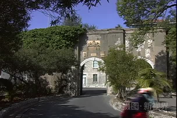 下门的历史建筑交通视频