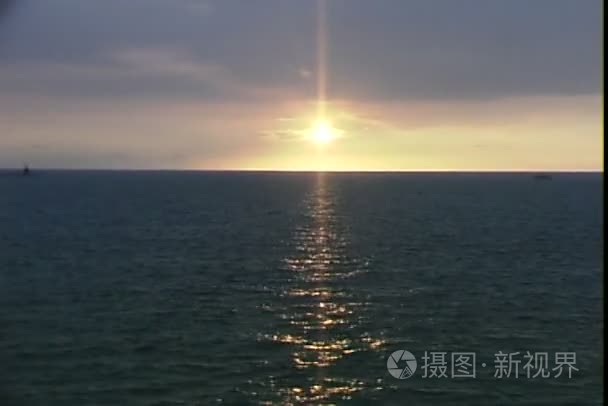 从科纳区在海面上看日落视频