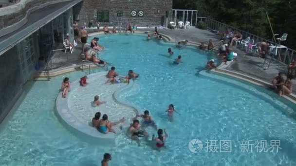 在加拿大的度假村酒店游泳池