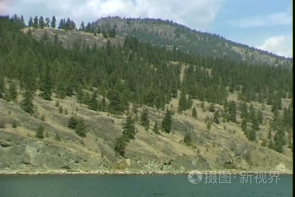 湖岸的加拿大不列颠哥伦比亚省视频