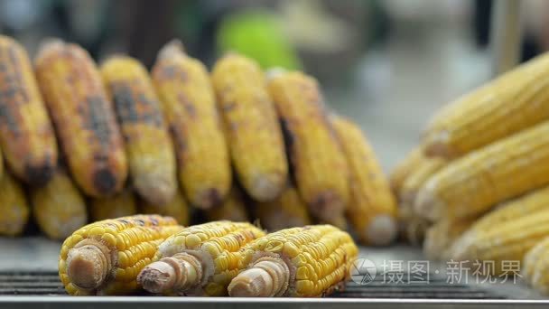 抽象的密切向上街食品玉米视频