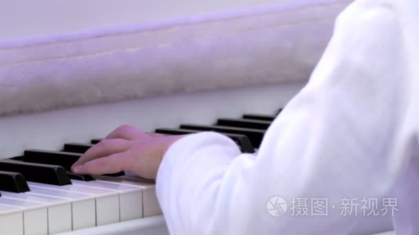 钢琴演奏家钢琴键盘钢琴手视频