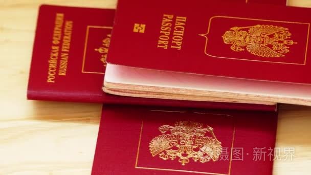 外国护照的封面是红色与俄罗斯联邦