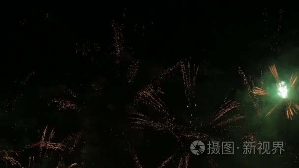 伟大的烟花在夜空中视频