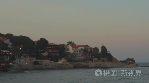 这个海滨小镇的日落视频