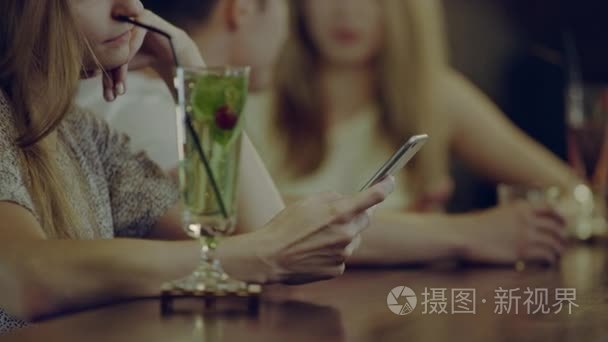 女人的寂寞与一杯鸡尾酒视频