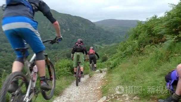 组的山地自行车骑踪迹视频