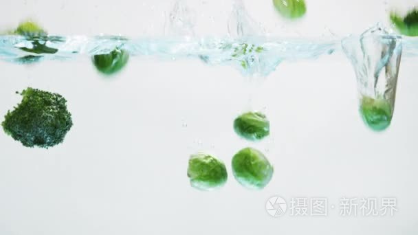 布鲁塞尔豆芽落入水视频