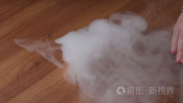 蒸气电子汽化的龙卷风视频