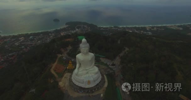 普吉岛大佛在多雨的季节视频