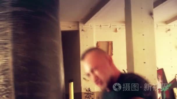 踢拳击手拳击练习拳击大赛视频