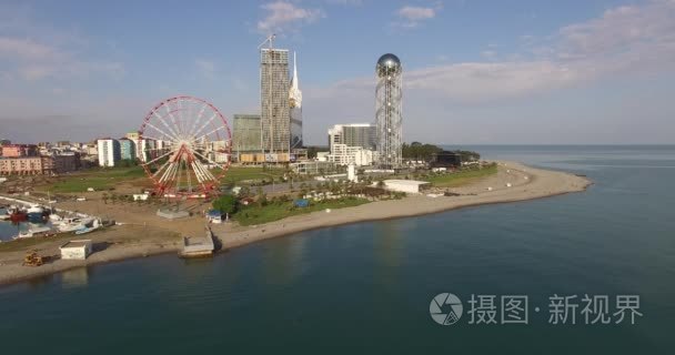 到海岸的大城市风景