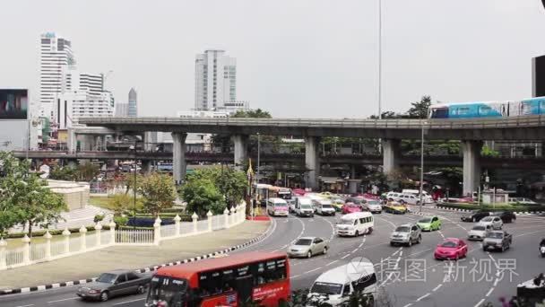 大流量总是在曼谷的道路上