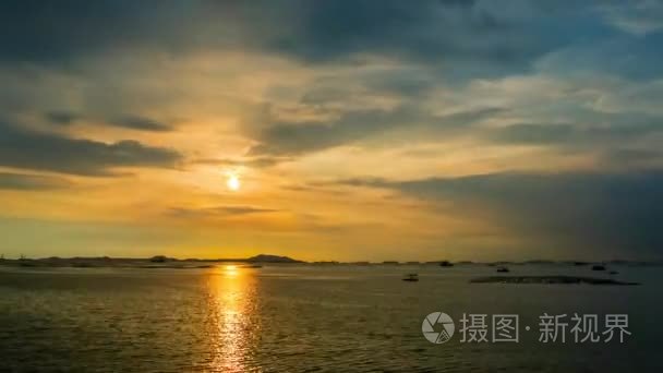 在海上时间流逝的夕阳的天空视频