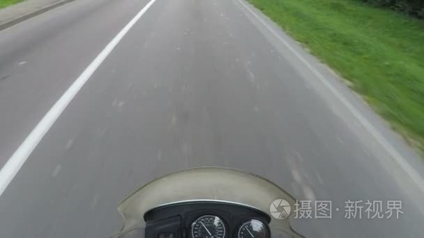 向着太阳摩托车道路冒险