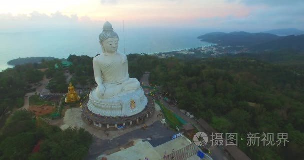 普吉岛的大佛的航拍甜日落视频