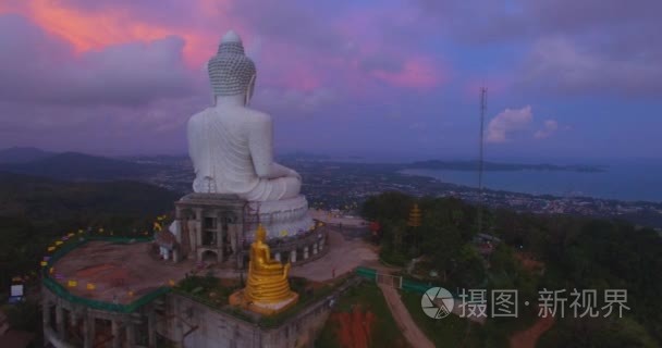 普吉岛的大佛的航拍甜日落视频