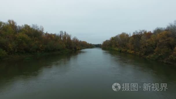 一条小河在农村的航拍视频视频