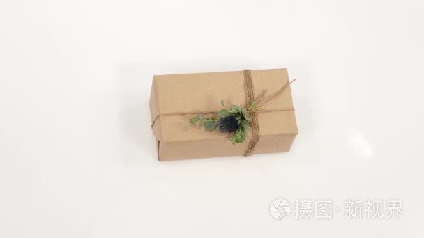包裹礼品盒用牛皮纸视频