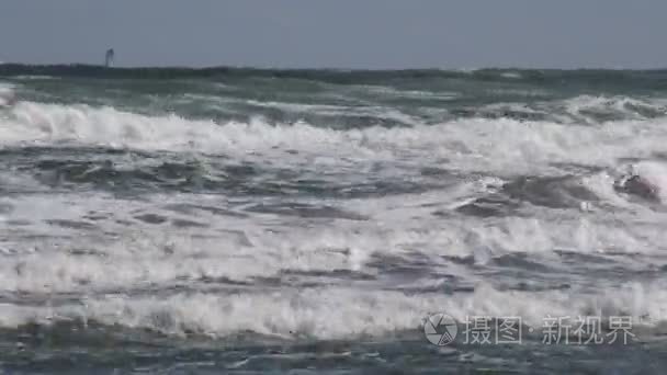 波涛汹涌的海面风