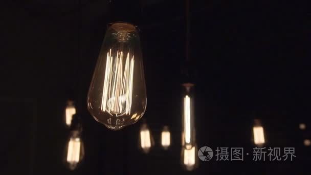 灯泡孤立灯丝发光缓慢闪烁视频