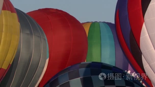 热气球在天空背景上的圆顶