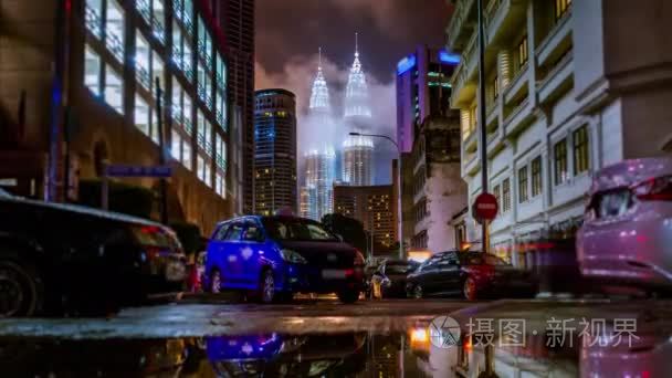 晚上后雨马来西亚吉隆坡的双子塔